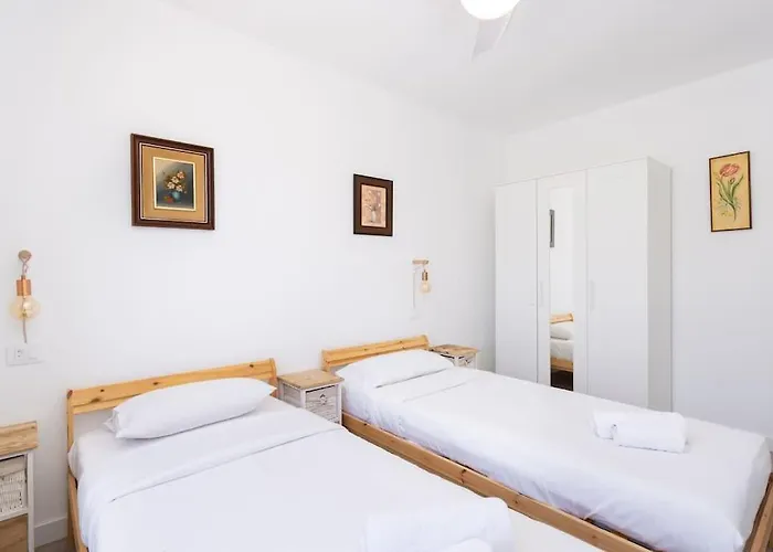 Dialez Holidays - Rebecca Holiday home *