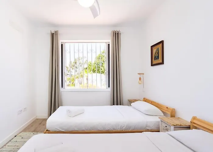 Dialez Holidays - Rebecca Holiday home *