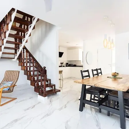 Dialez Holidays - Rebecca * Playa de las Americas (Tenerife)