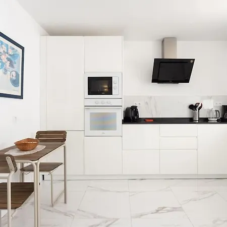 Dialez Holidays - Rebecca