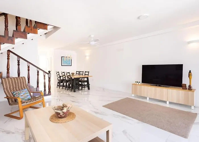 Dialez Holidays - Rebecca * Playa de las Americas (Tenerife)