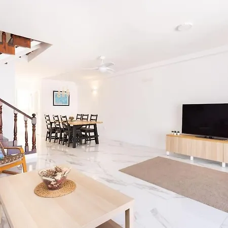 Dialez Holidays - Rebecca * Πλάγια ντε λας Αμέρικας